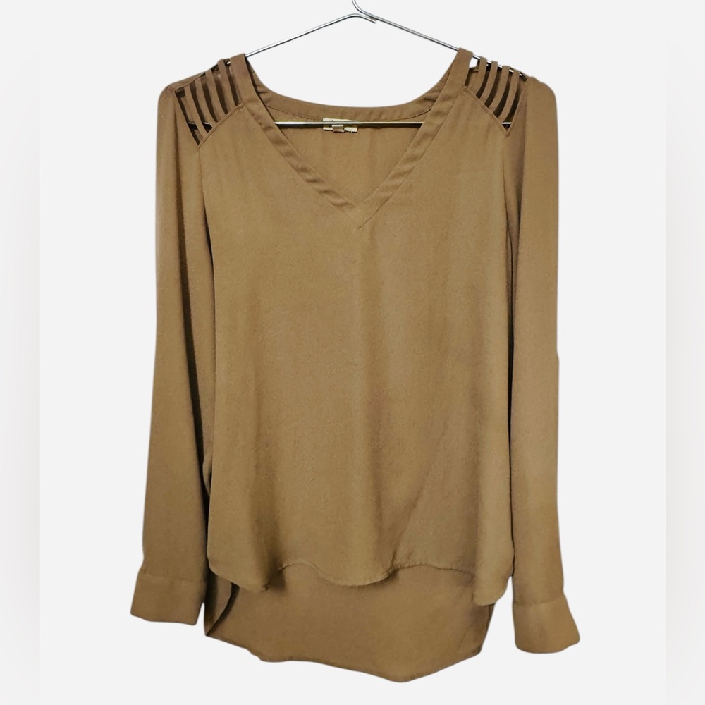 NWOT Lily White Long-Sleeve V-Neck Cutout Shoulder Blouse in Camel